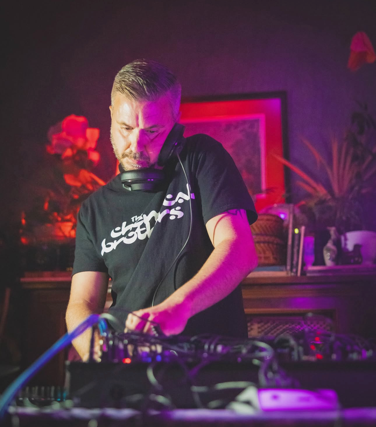 William White performing — Chemical Brothers tee